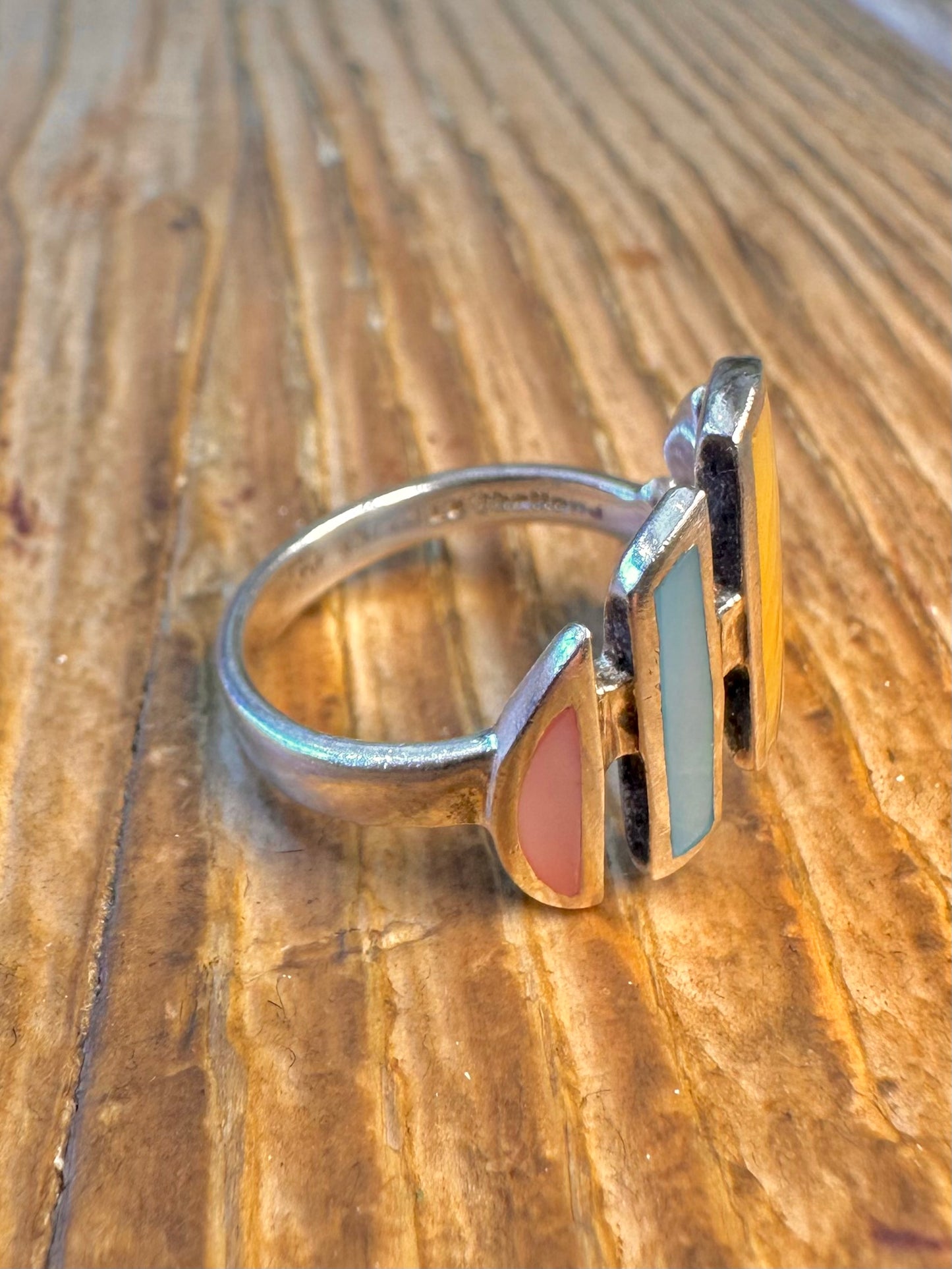 Fan Shaped Multi Coloured Mother of Pearl 925 Sterling Silver Size O Ring