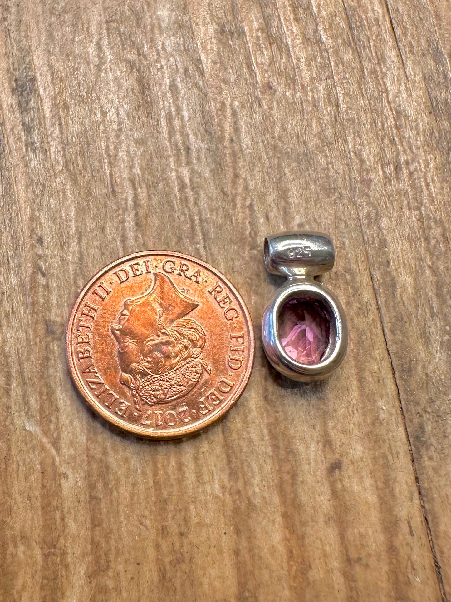 Facettierter Amethyst-Ovalanhänger aus 925er Sterlingsilber
