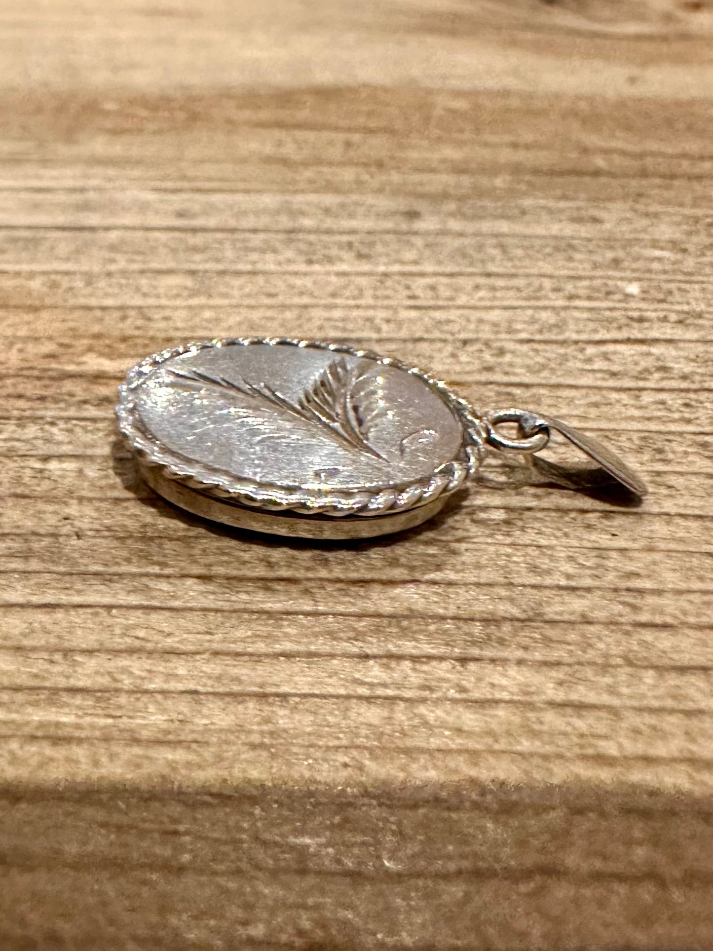 Vintage Double Picture Leaf Engraved 1980’s 925 Silver Locket Pendant