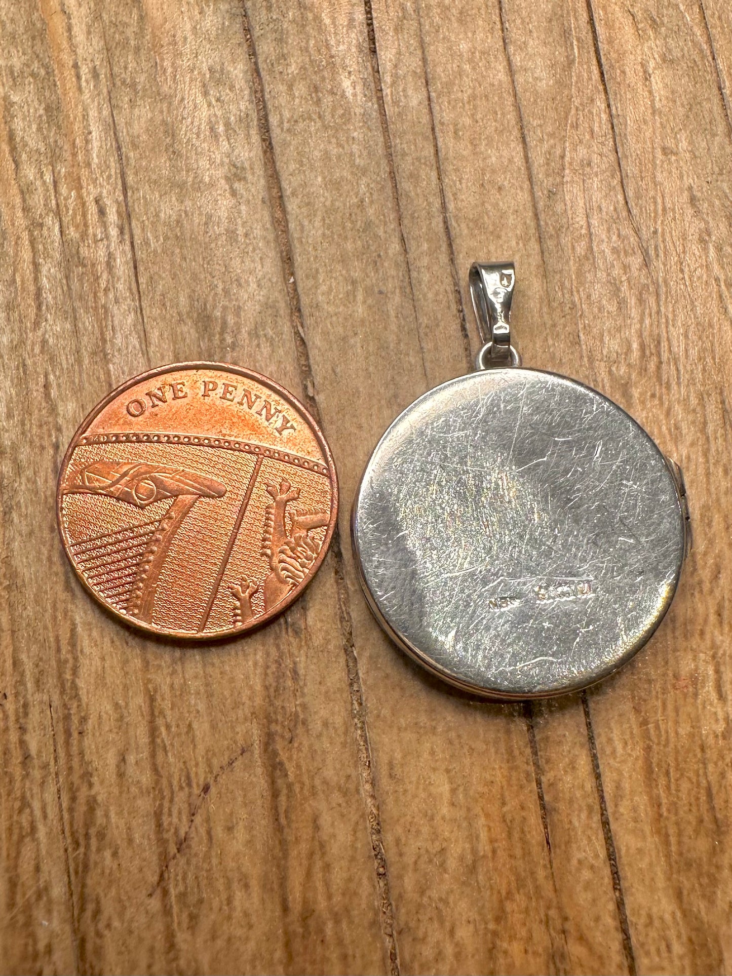 Vintage 1969 Engraved Floral 925 Sterling Silver Locket Pendant