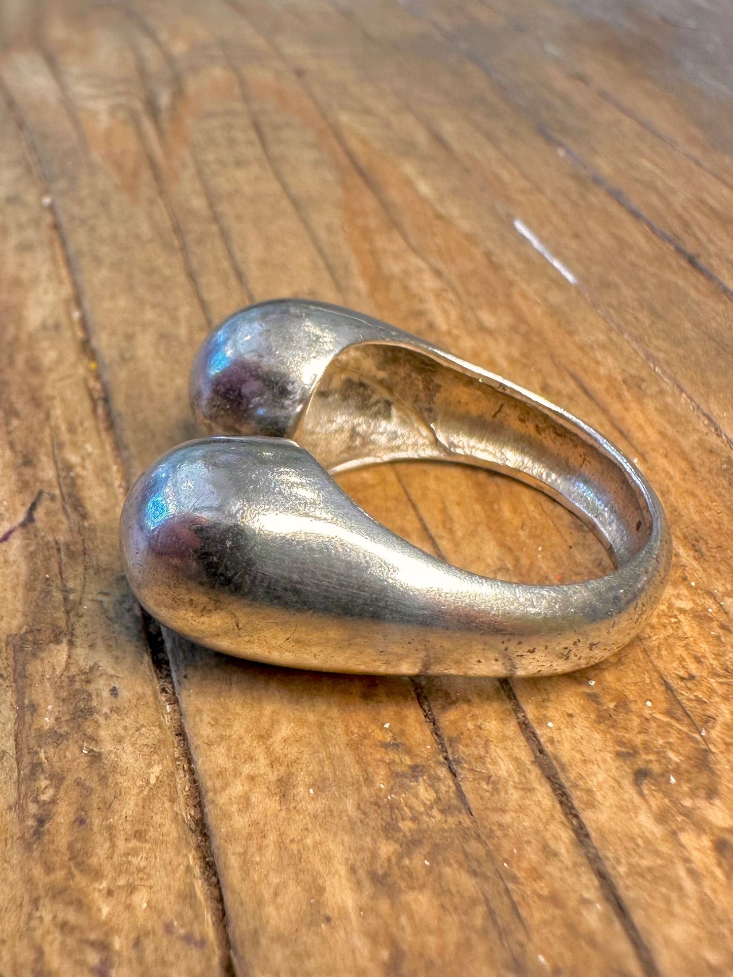 Abstrakter modernistischer kugelförmiger Ring aus 925er Sterlingsilber Größe K