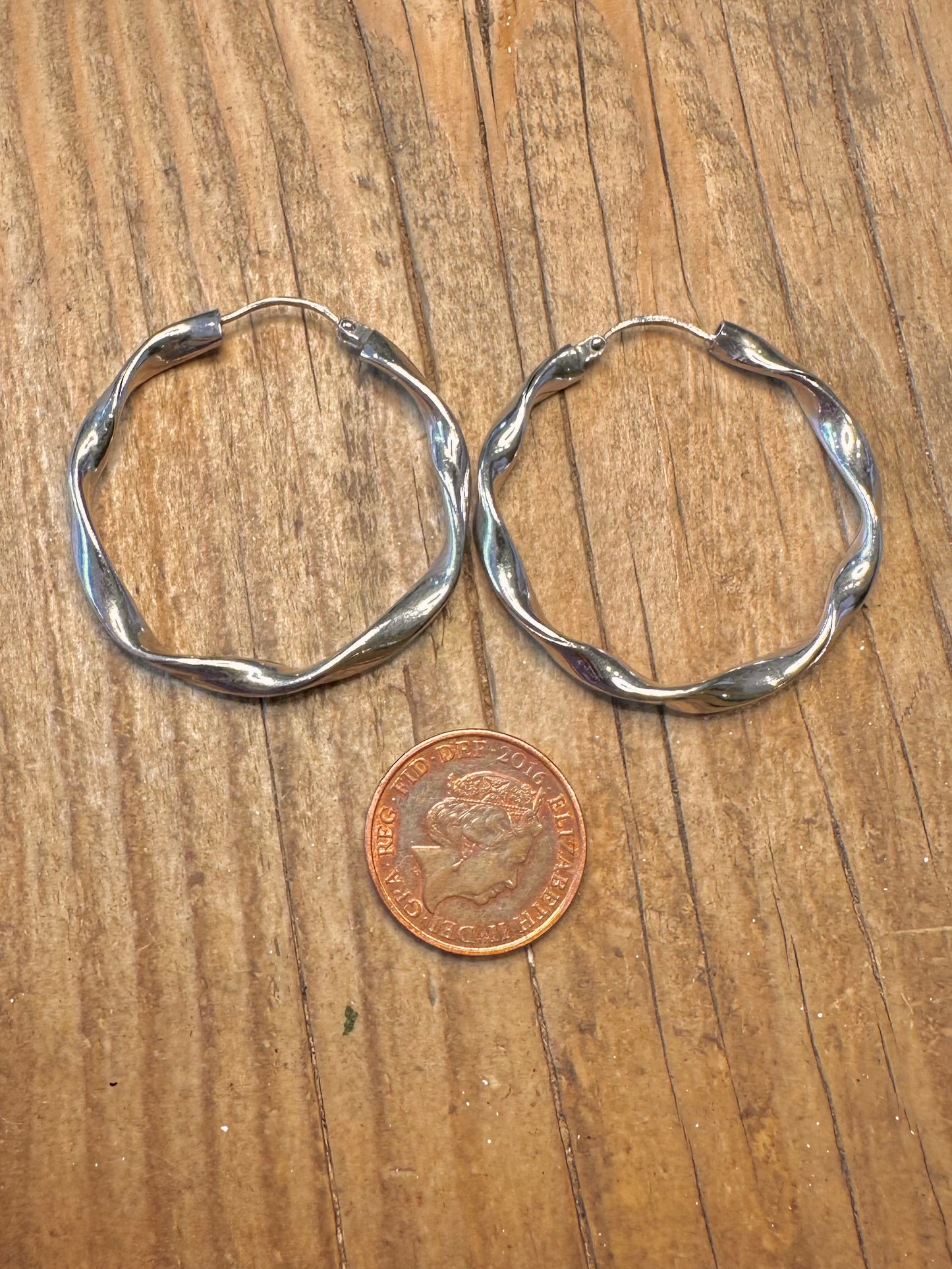 Verdrehte Creolen aus 925er Sterlingsilber
