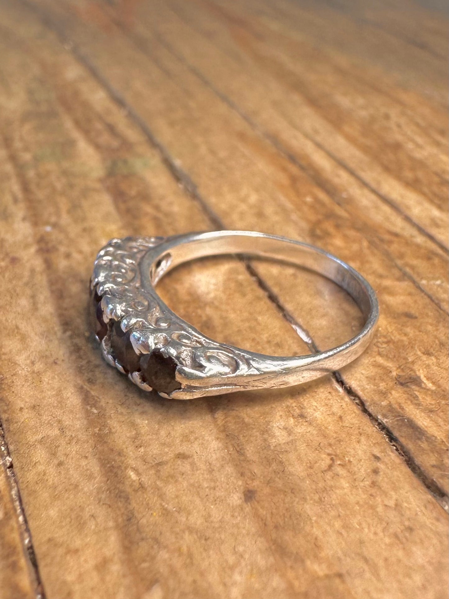 Ring im viktorianischen Stil mit Granat aus 925er Sterlingsilber, Größe H