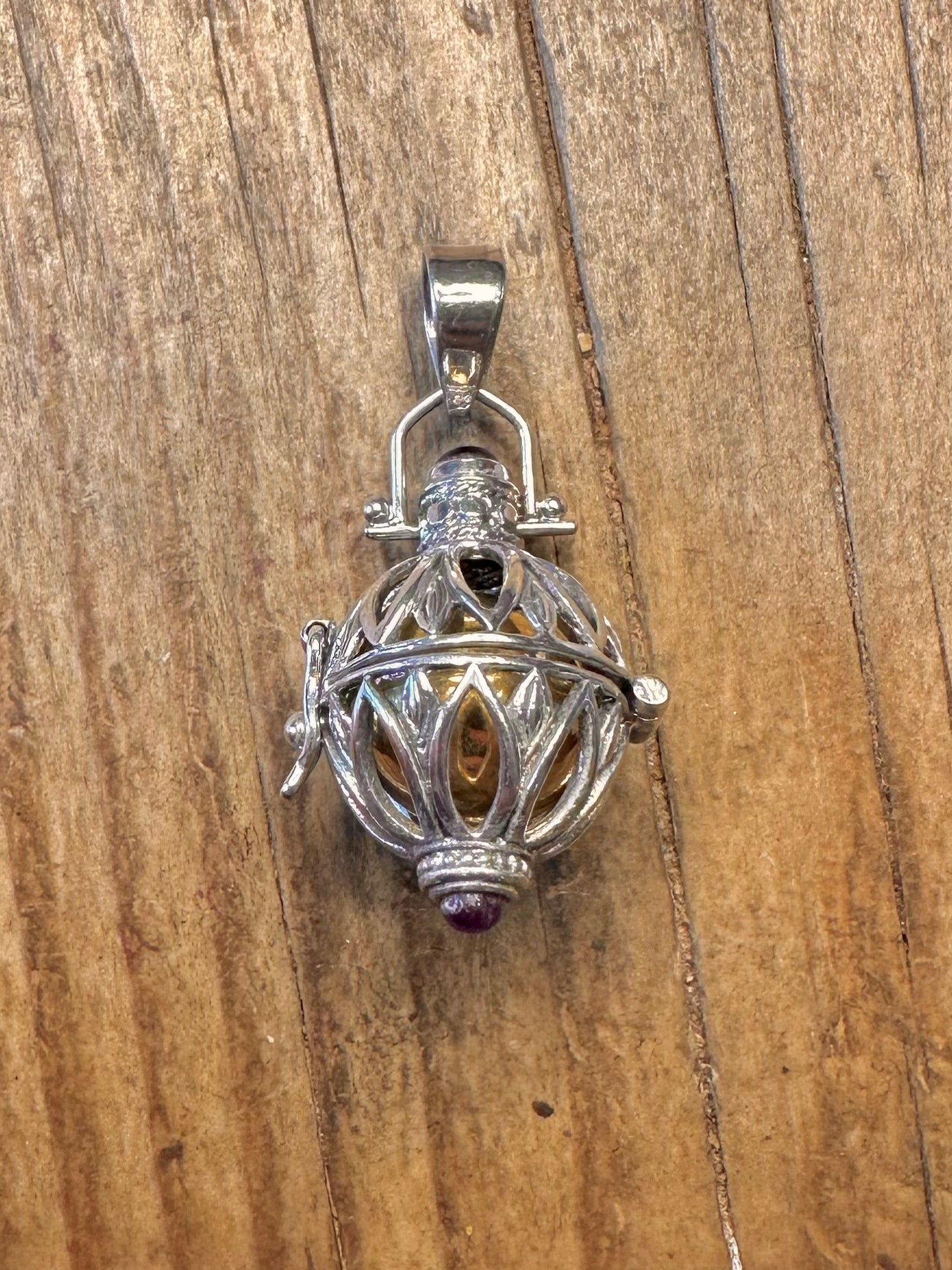 Amethyst Harmonie-Klangkugel zum Öffnen, Anhänger aus 925er Sterlingsilber