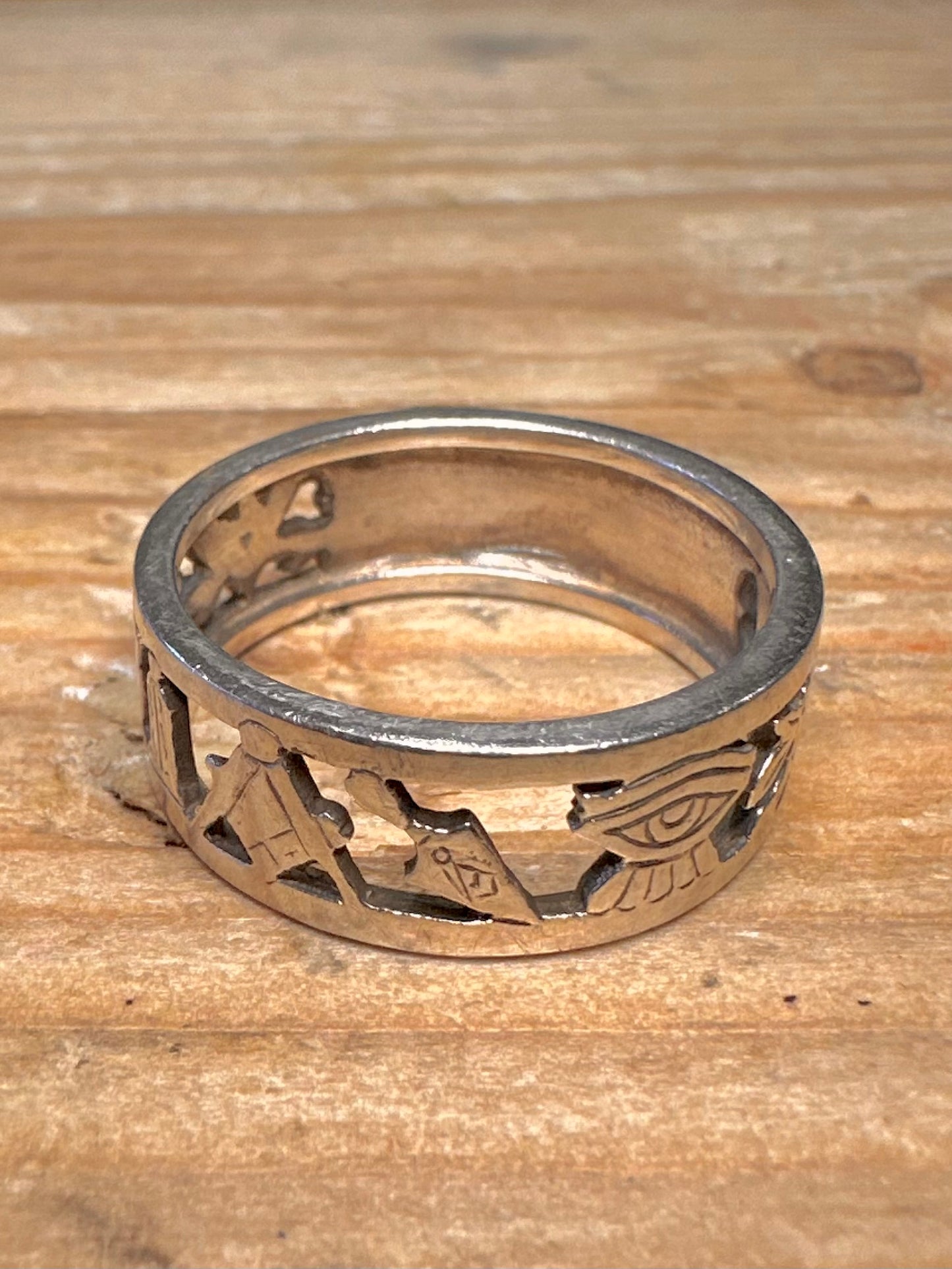 Modern 2003 Masonic Band  375 White Gold Size U Ring