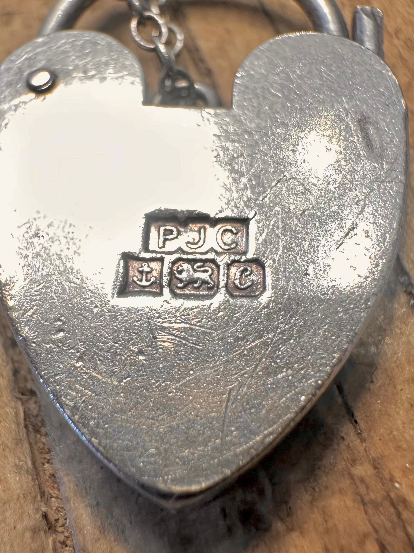 Chunky 1977 Heart Padlock Curb Chain 925 Sterling Silver 7 inch Bracelet