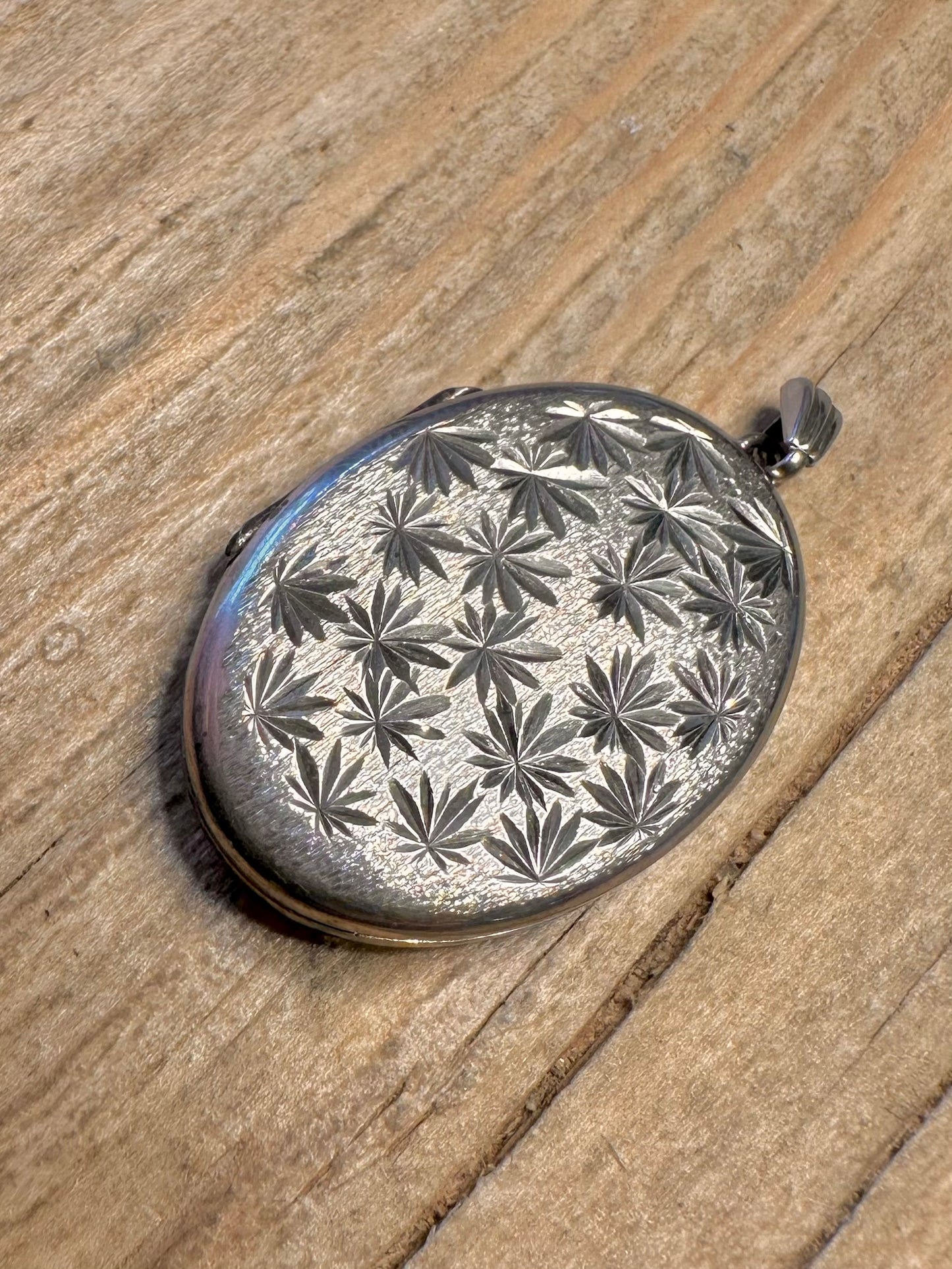 Vintage 1972 Engraved Oval Locket 925 Sterling Silver Pendant