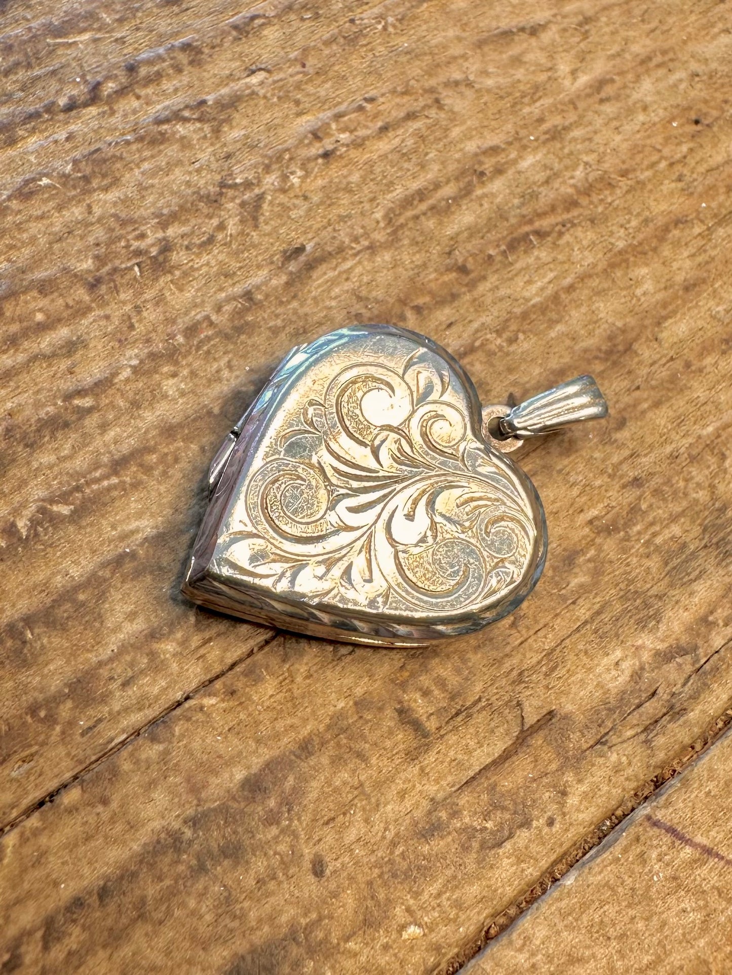 Heart 1975 Engraved Swirl Design Locket 925 Sterling Silver Pendant