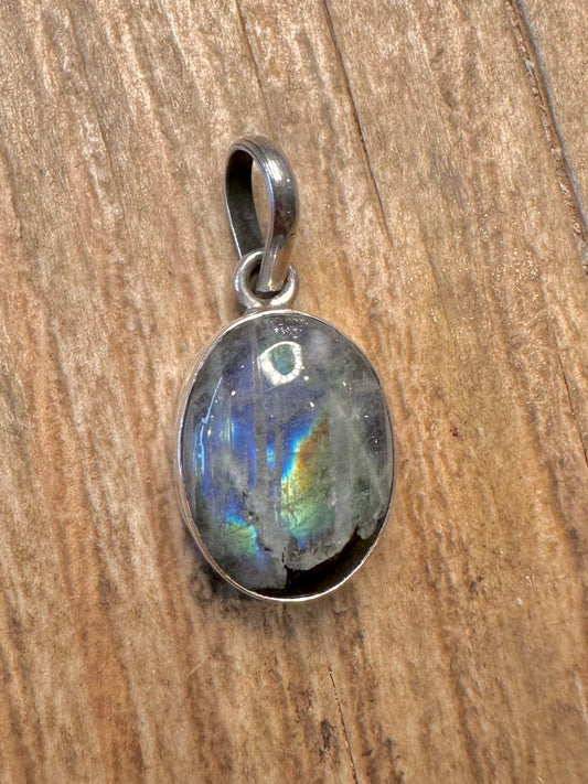 Vintage Labradorite Oval 925 Sterling Silver Pendant