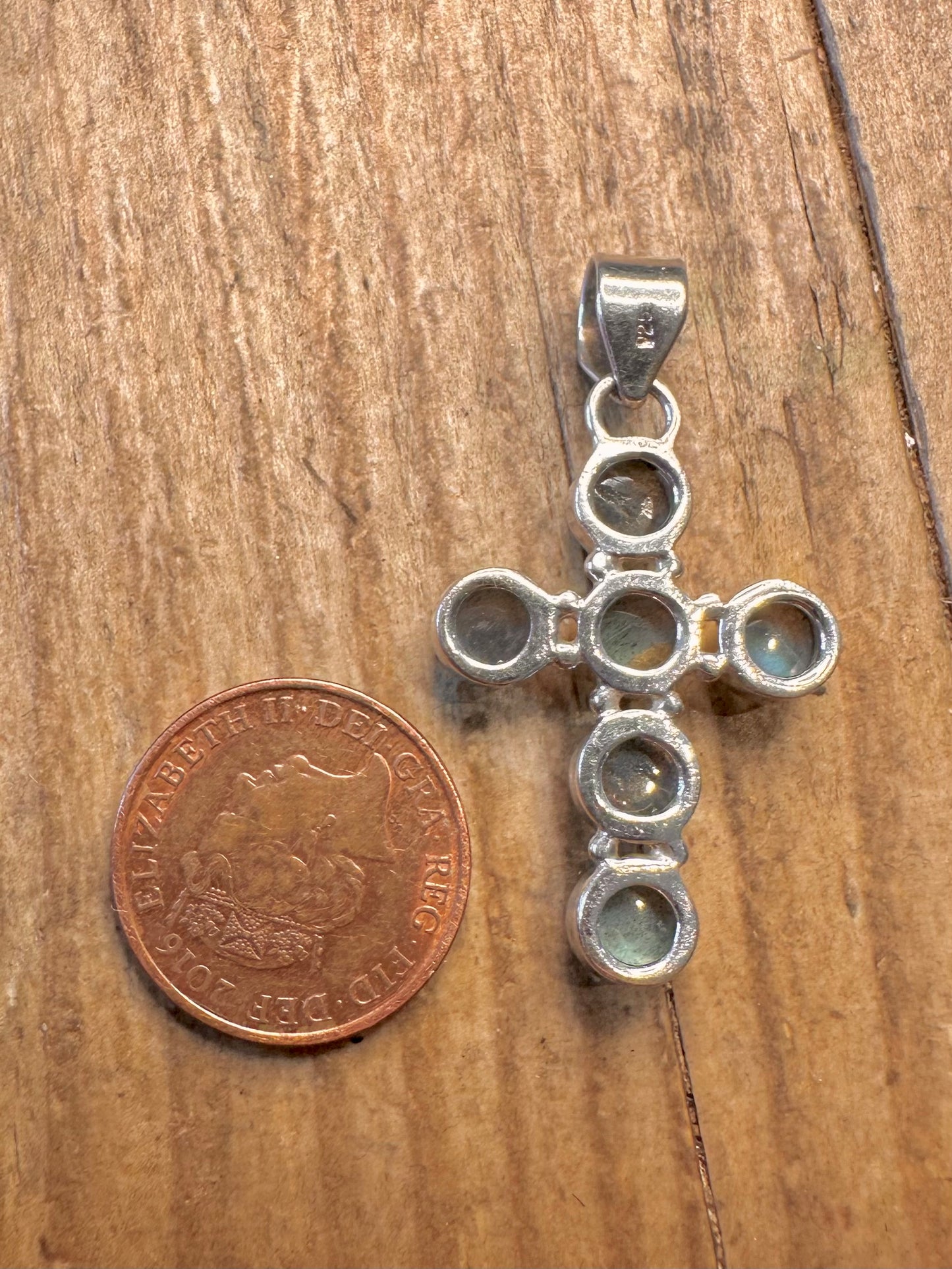 Labradorit-Kreuz-Anhänger aus 925er Sterlingsilber