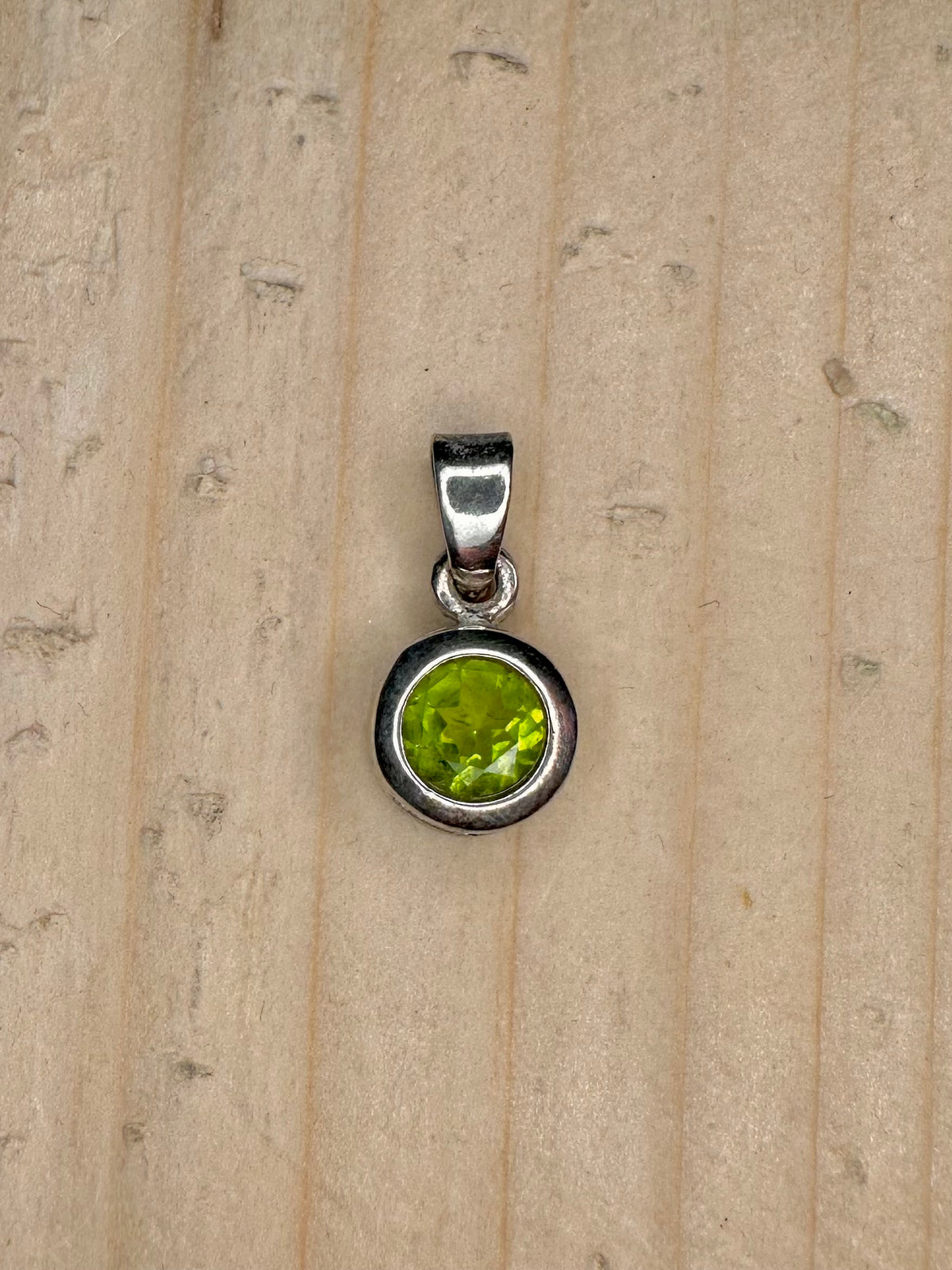 Peridot Circle 925 Sterling Silver Pendant