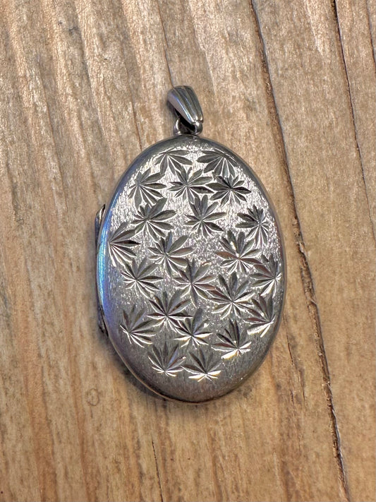 Vintage 1972 Engraved Oval Locket 925 Sterling Silver Pendant