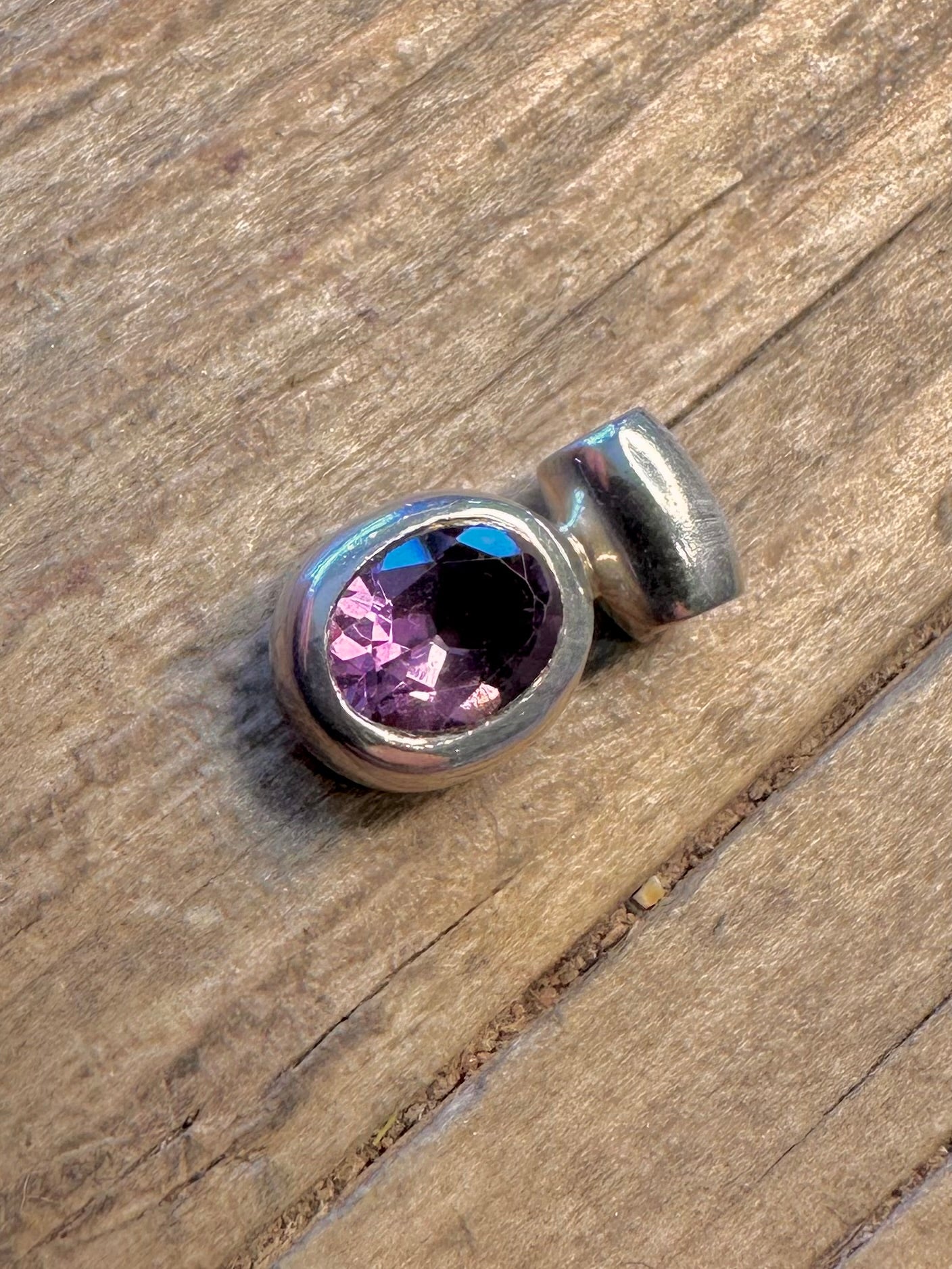 Facettierter Amethyst-Ovalanhänger aus 925er Sterlingsilber
