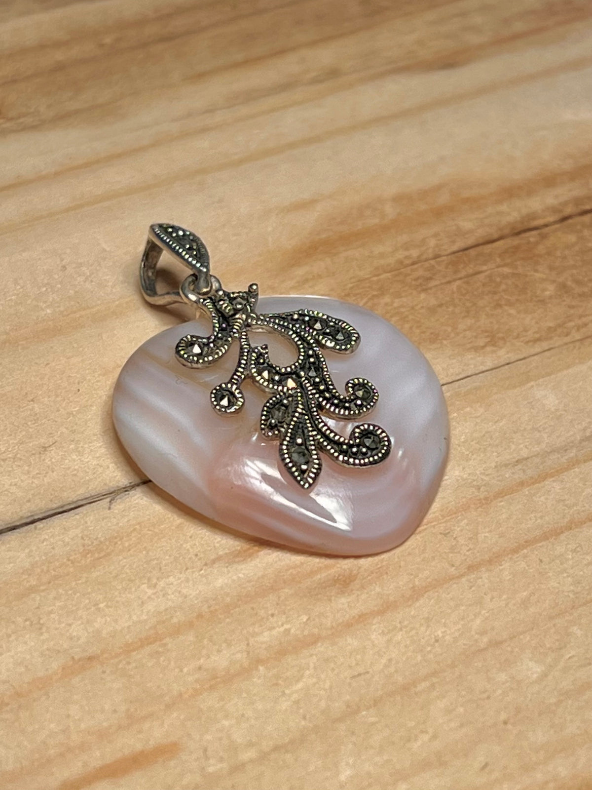 Heart Shaped Pink Mother Of Pearl 925 Sterling Silver Pendant