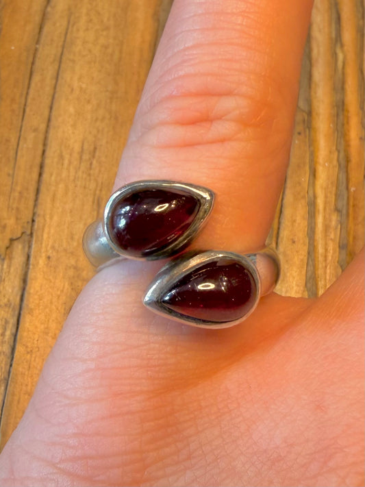 Overlapping Red Garnet 925 Sterling Silver Size O Ring