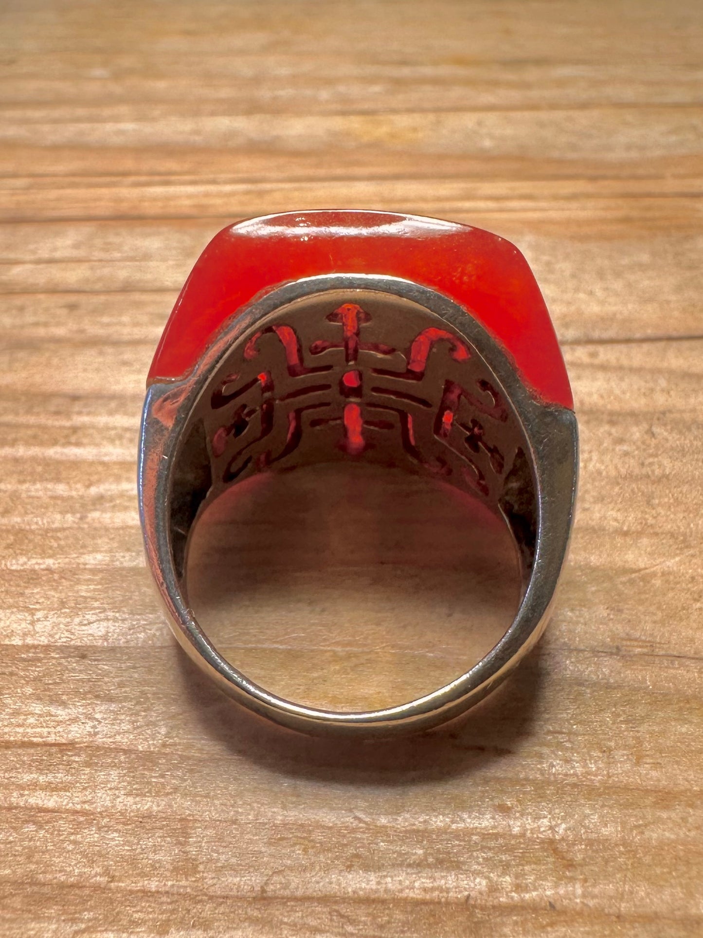 Moderner chinesischer rotfarbener Jadestein klobig 925er Sterlingsilber Ring Größe T1/2