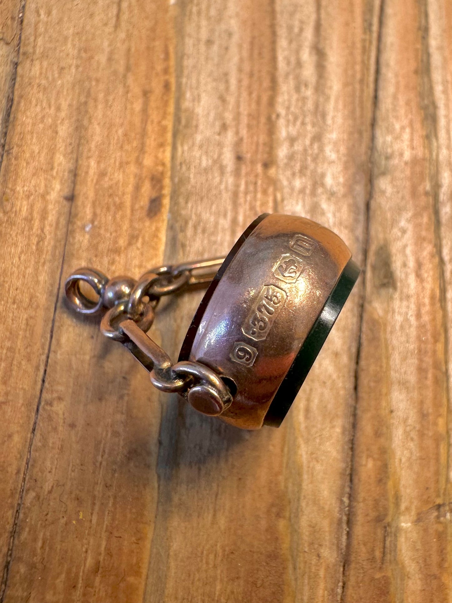 Antiker Rosenanhänger von 1887 aus 9 Karat Gold mit drehbarem Karneol und Blutstein