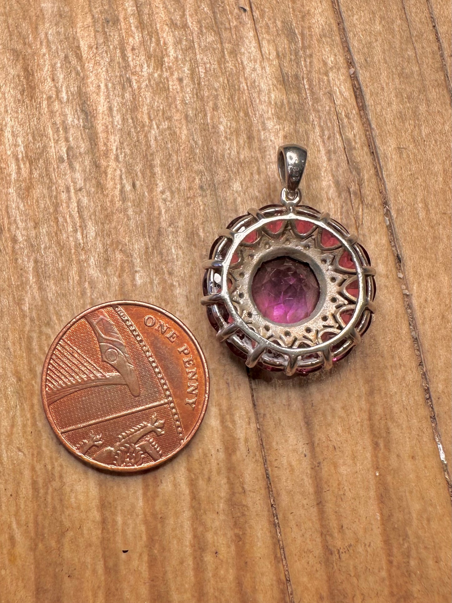 Moderner Anhänger mit Amethyst und weißen Zirkonia, 925er Sterlingsilber