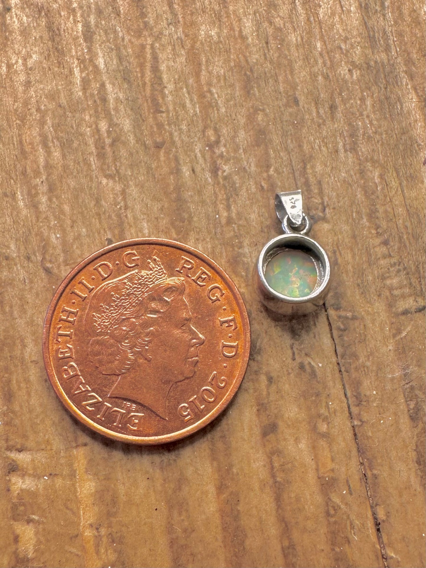 Opal-Kreis-Anhänger aus 925er Sterlingsilber