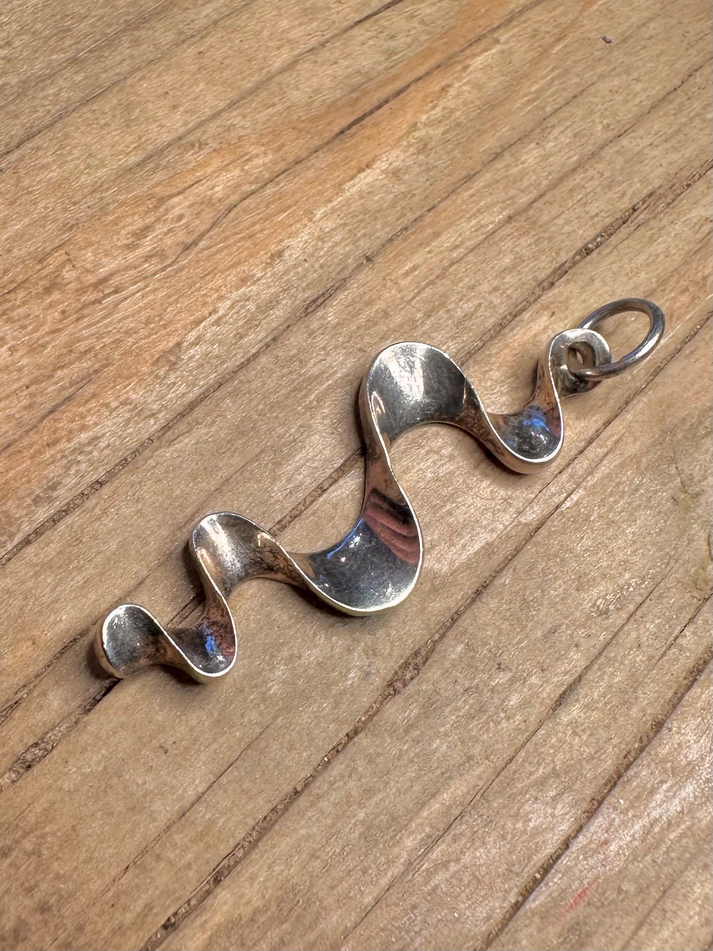 Modern Wavy 925 Sterling Silver Pendant