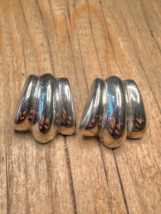 Modernistische gewellte 925er Sterling Silber Ohrringe