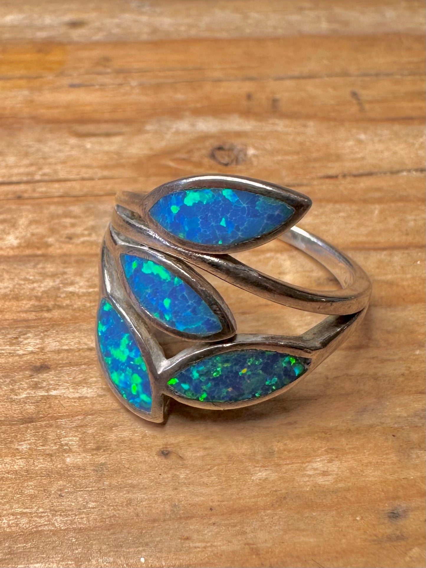 Moderner simulierter blauer Feueropal 925 Sterling Silber Ring Größe O1/2
