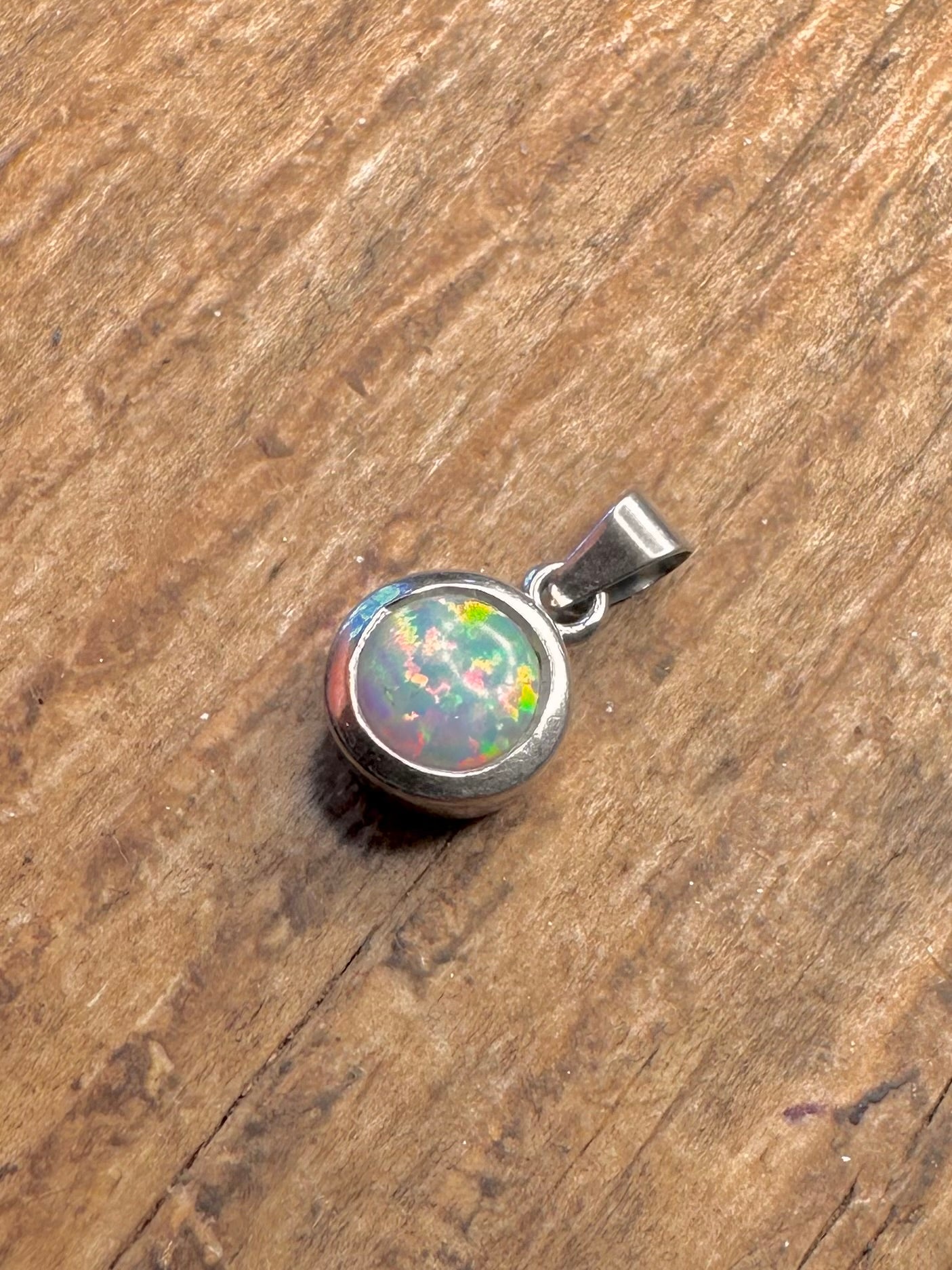 Opal-Kreis-Anhänger aus 925er Sterlingsilber