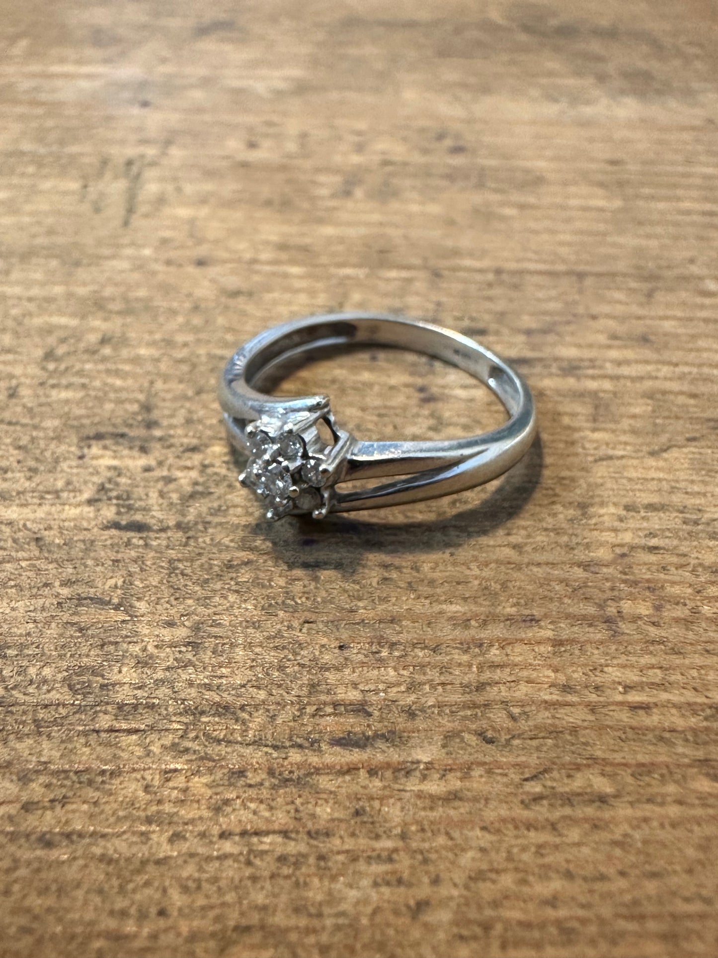 Vintage 9ct White Gold Diamond Size N Ring