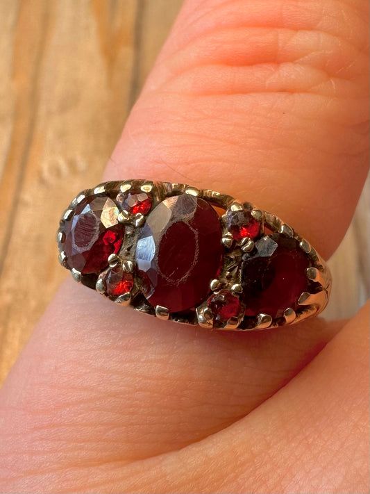 Vintage 9ct Gold 1984 Garnet Victorian Style Size L Ring
