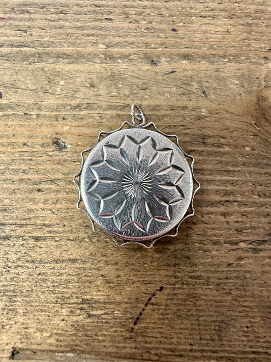 Vintage 1978 Circle Flower Engraved Dalman and Narborough 925 Silver Locket Pendant