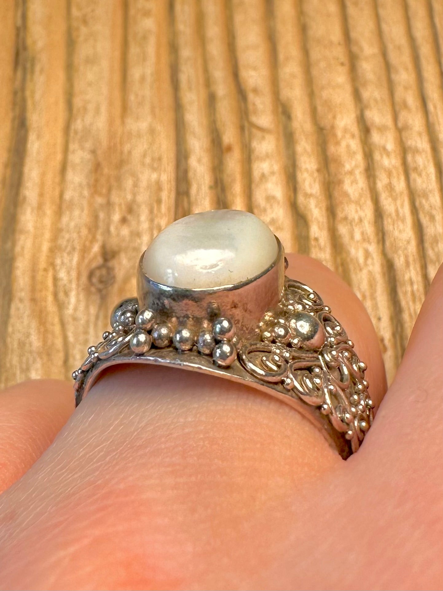 Mother of Pearl Chunky Suarti Intricate 925 Sterling Silver Size S Ring