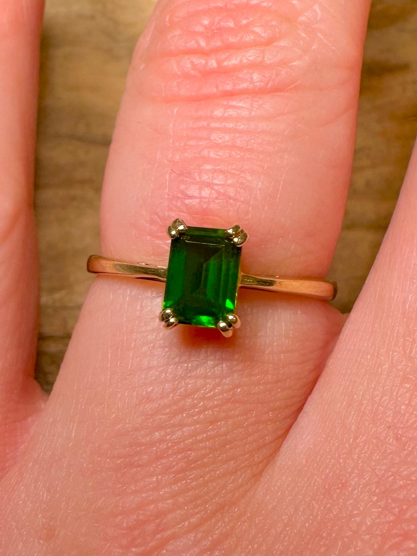 Modern 2005 9ct Gold Emerald 375 Size P1/2 Ring