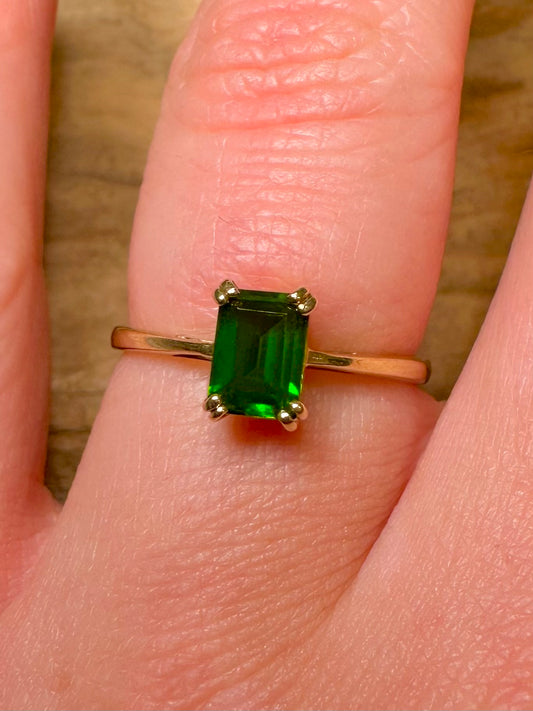 Modern 2005 9ct Gold Emerald 375 Size P1/2 Ring