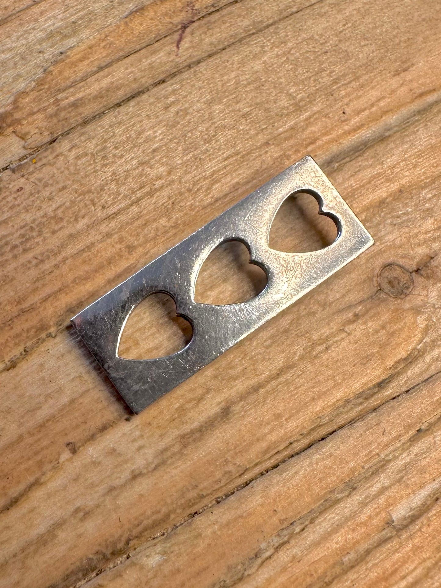 Modernistisches Herz-Ausschnitt-Rechteck-Anhänger aus 925er Sterlingsilber