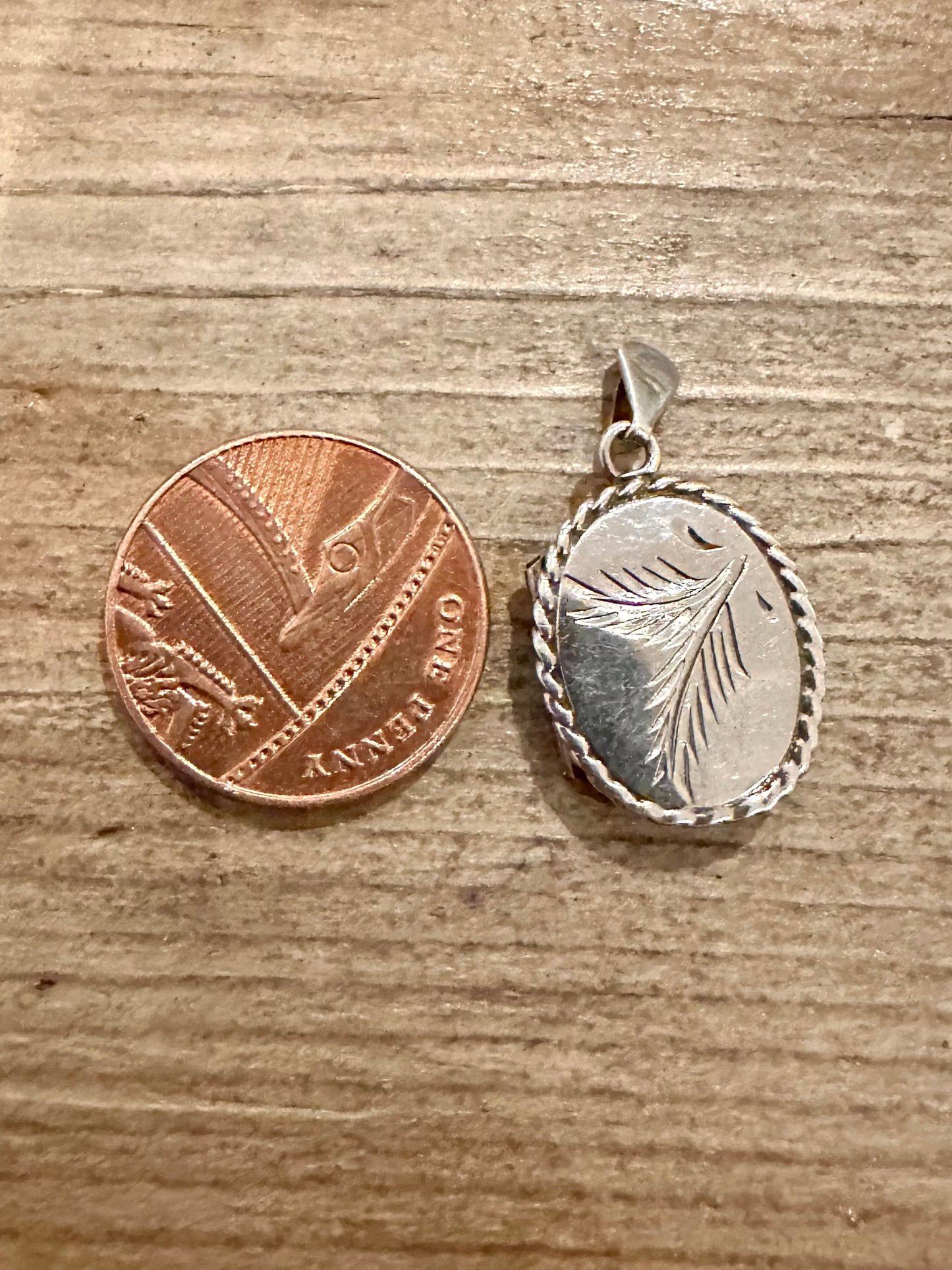 Vintage Double Picture Leaf Engraved 1980’s 925 Silver Locket Pendant