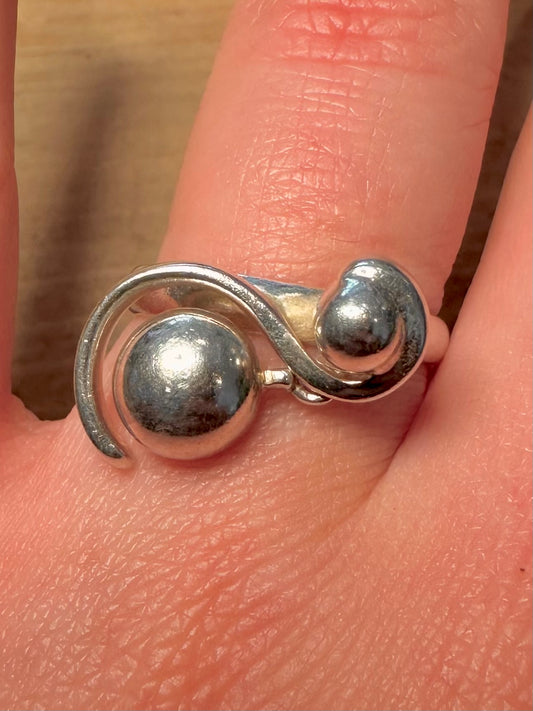 Abstract Swinging Ball 925 Silver Size S Ring