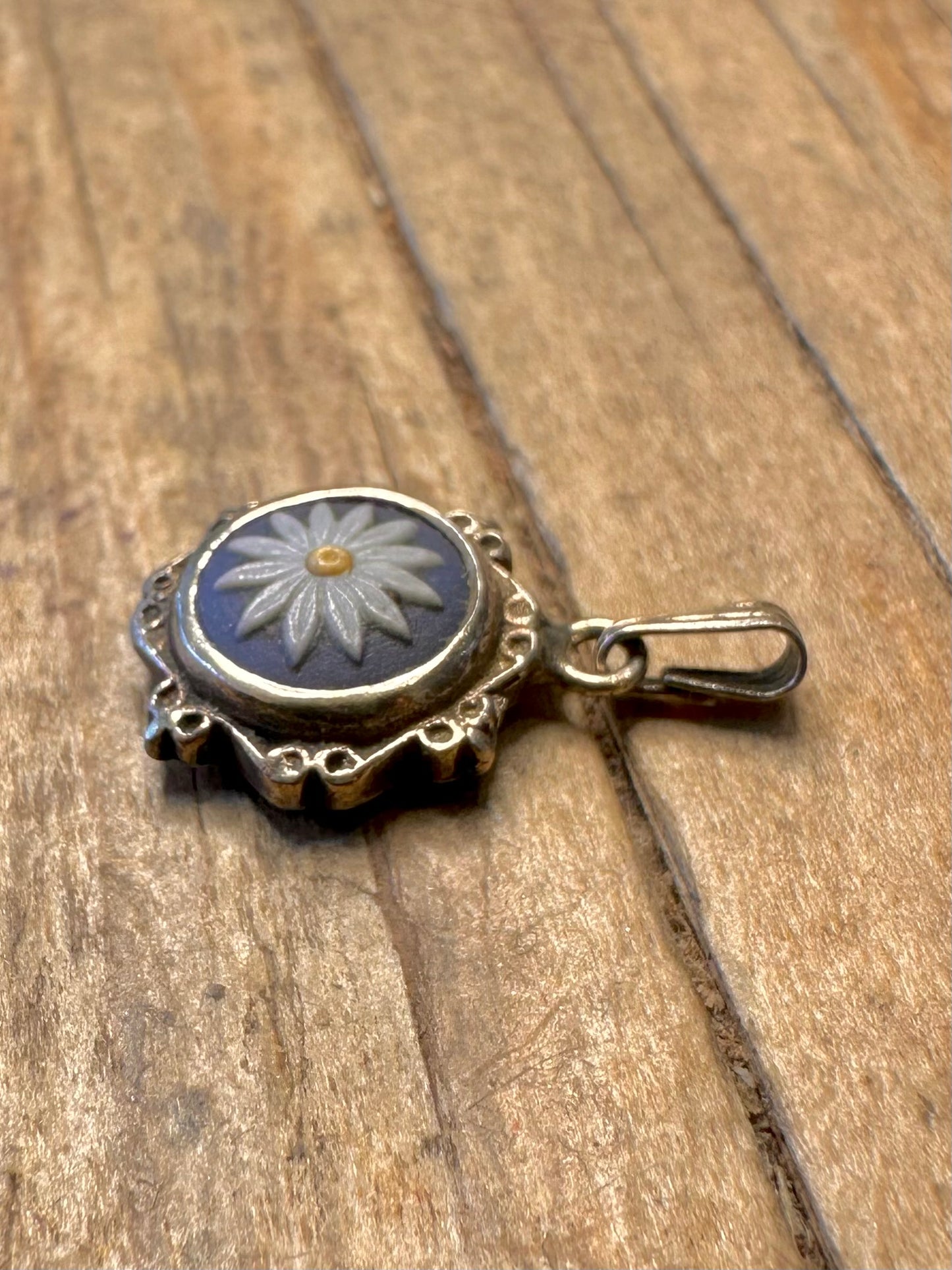 Vintage 1982 Wedgewood Flower Maker JW 925 Sterling Silver Pendant
