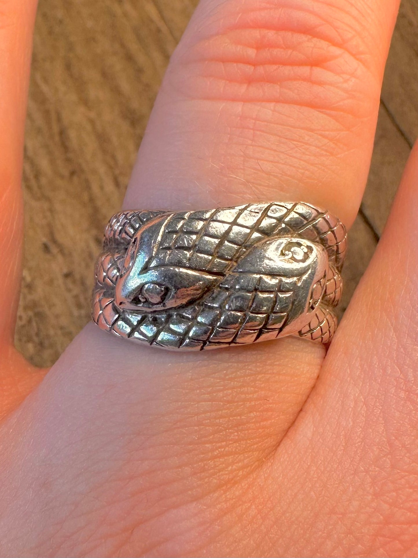 Interwoven 1975 Snakes 925 Sterling Silver Size T Ring