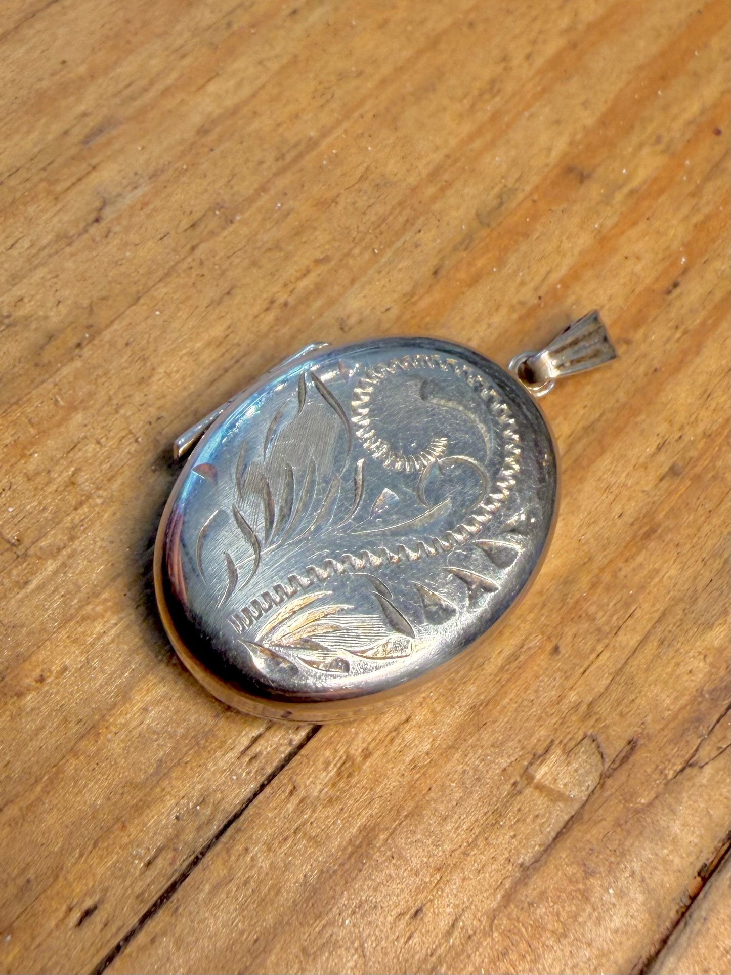 Chunky 1989 Oval Floral Engraved Locket 925 Sterling Silver Pendant