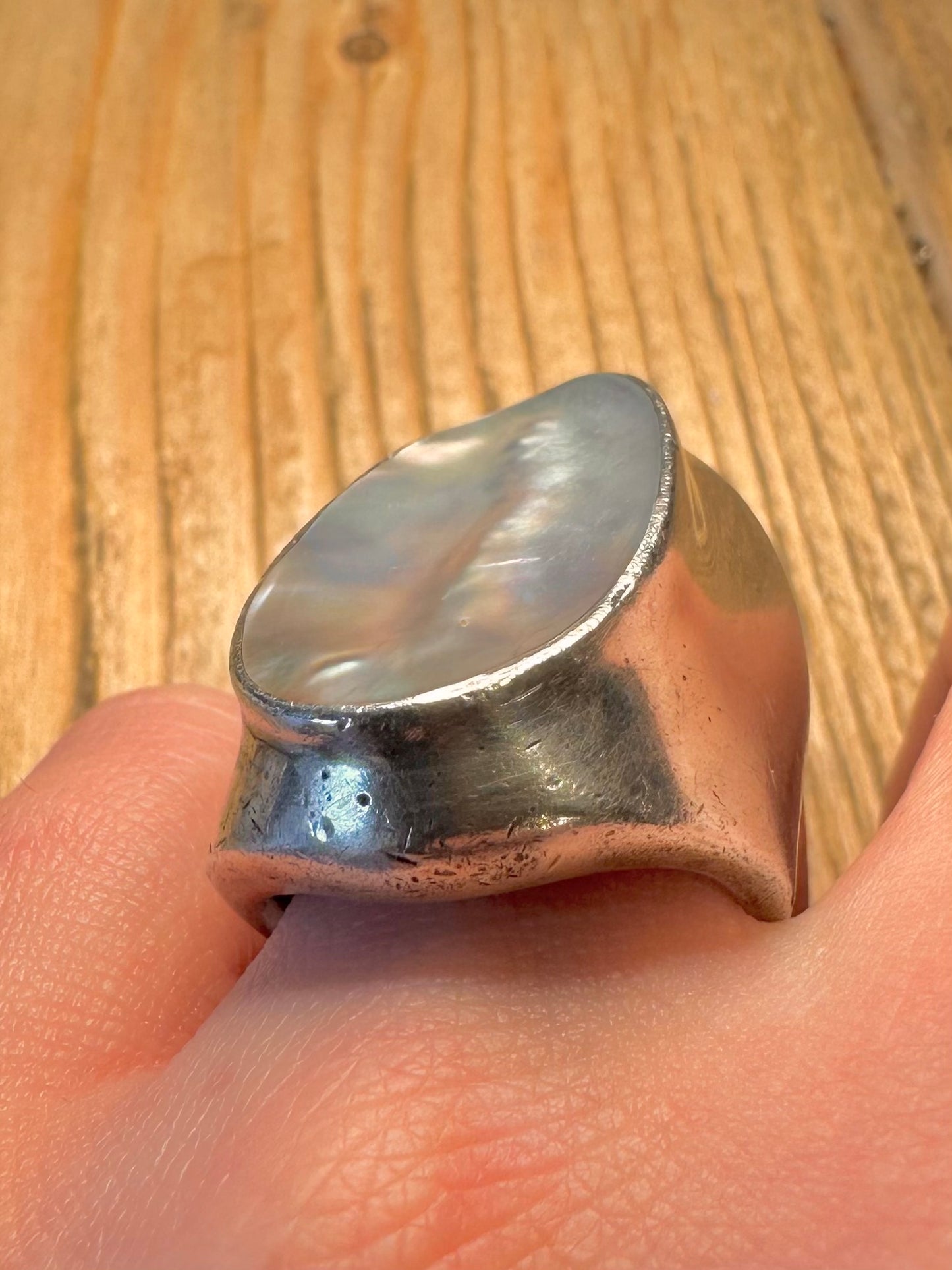 Wunderschöner großer, klobiger, irisierender Perlmutt-Ring aus 925er Sterlingsilber, Größe Q
