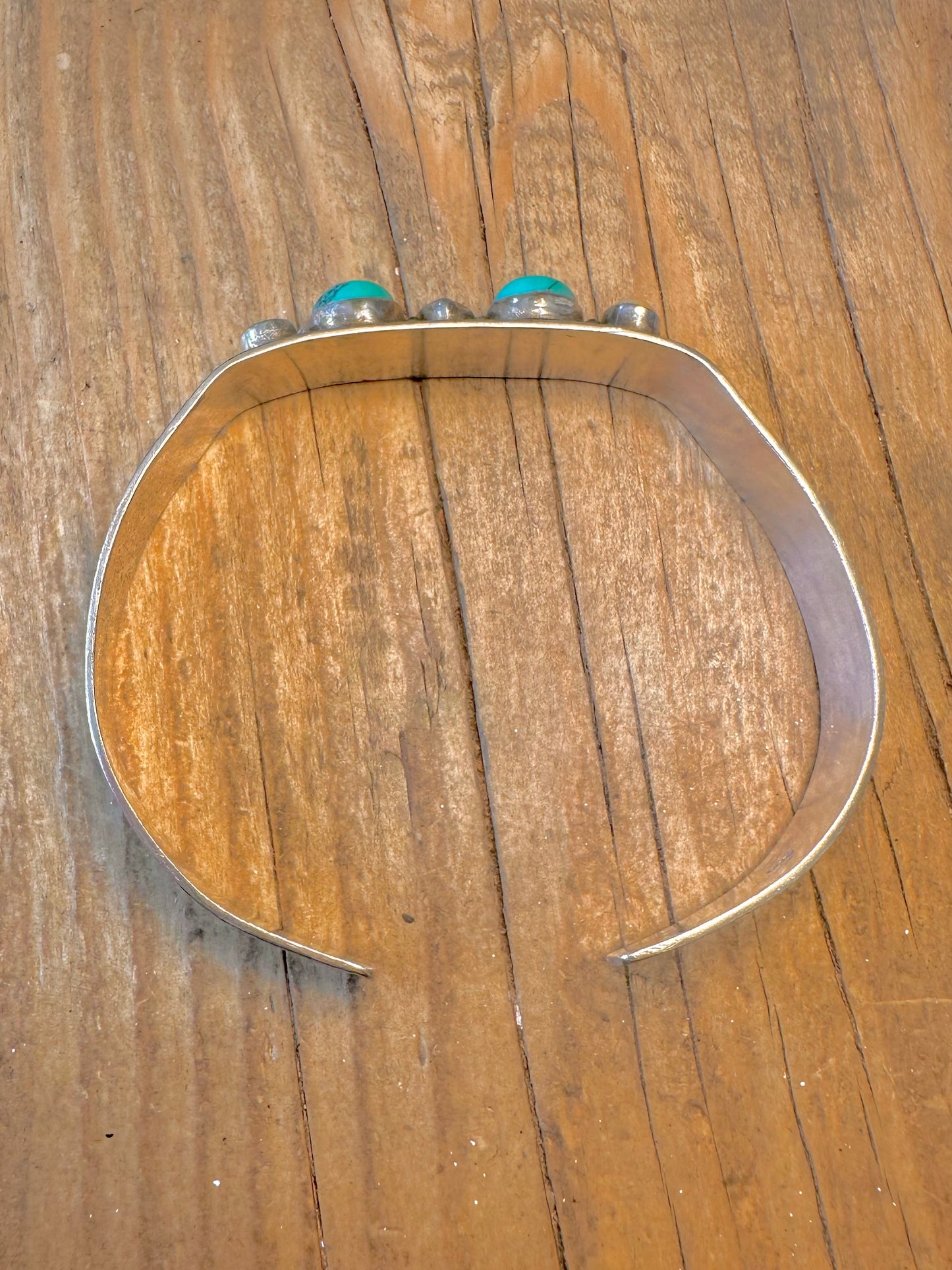 Opal- und Türkis-Rindeneffekt-Armreif aus 925er Sterlingsilber