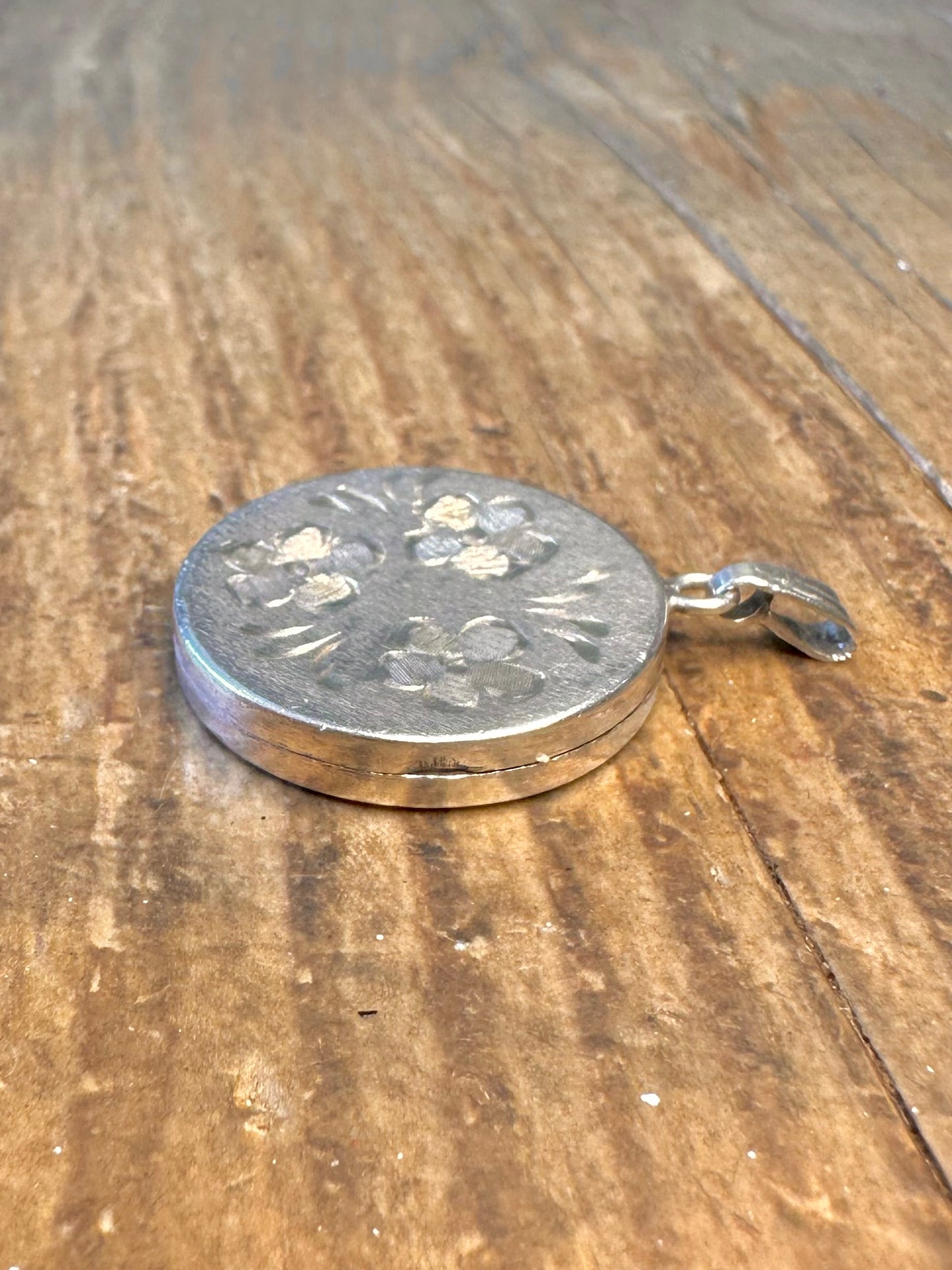 Circle 1970 Floral Engraved Locket 925 Sterling Silver Pendant