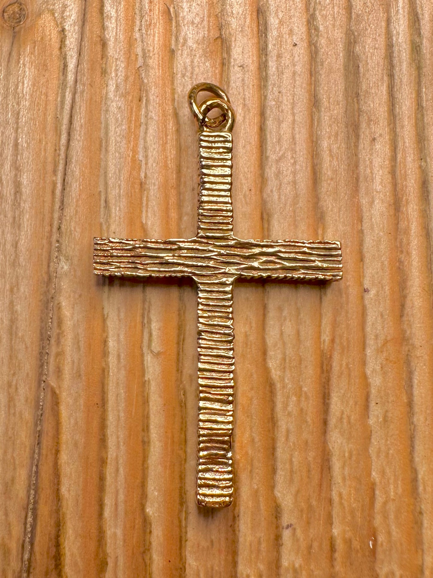 Vintage 1962 9ct Gold Bark Effect Cross Pendant