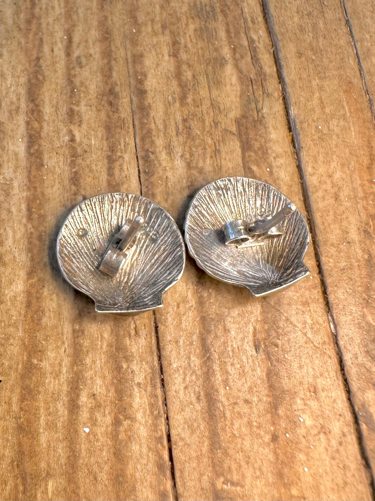 Muschel strukturierte Ohrstecker aus 925er Sterlingsilber