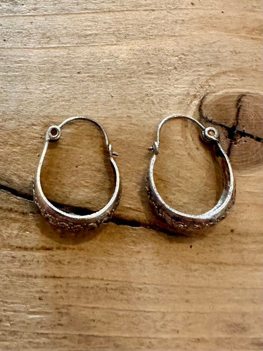 Vintage Oval Textured 925 Silver Hoop Earrings