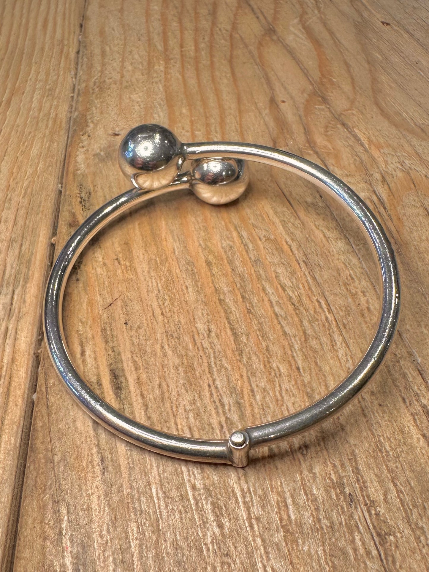 Abstract Ball Overlapping Hinged 925 Sterling Silver Bangle