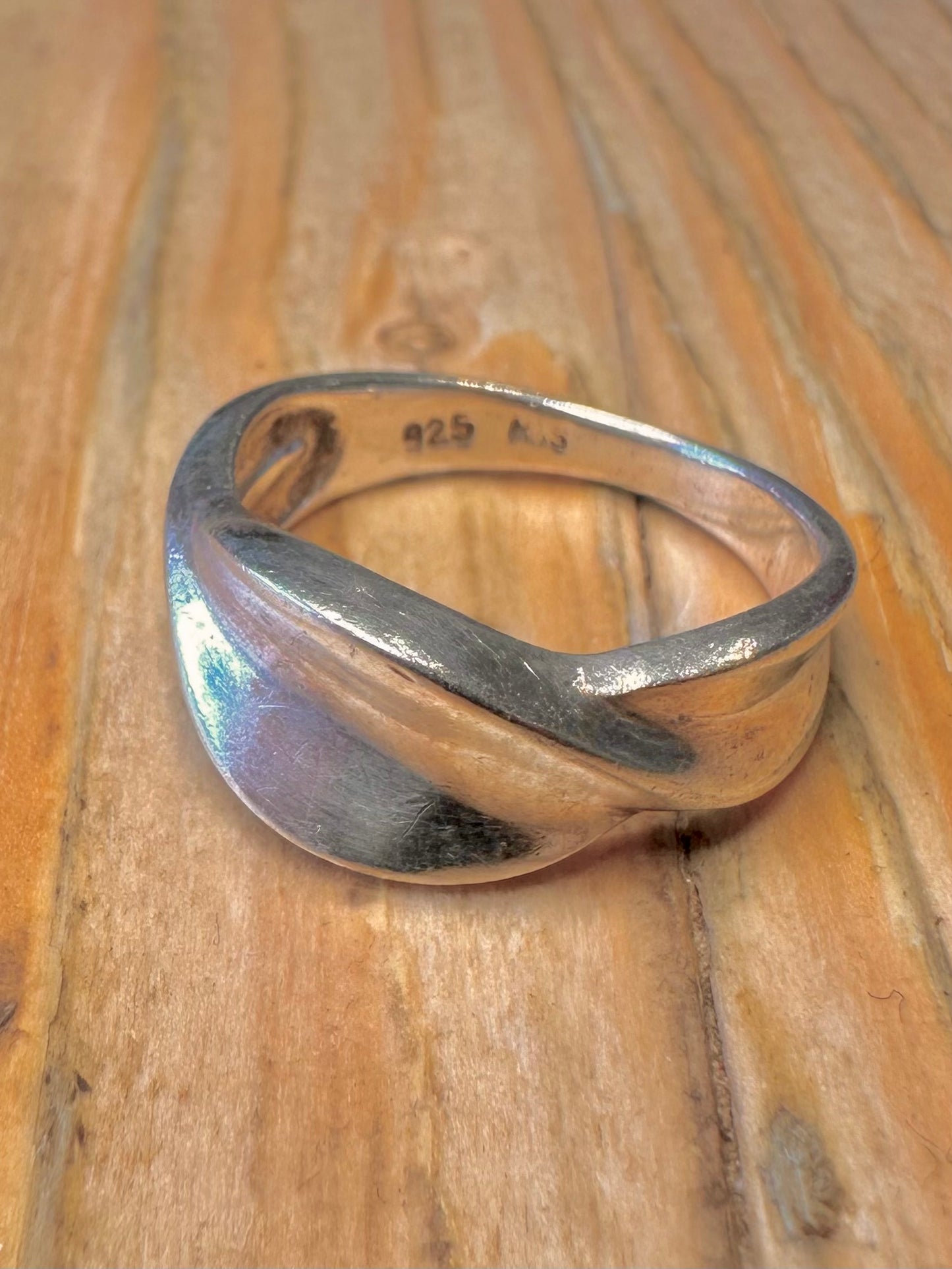Abstrakter, verdrehter Ring aus 925er Sterlingsilber, Größe R