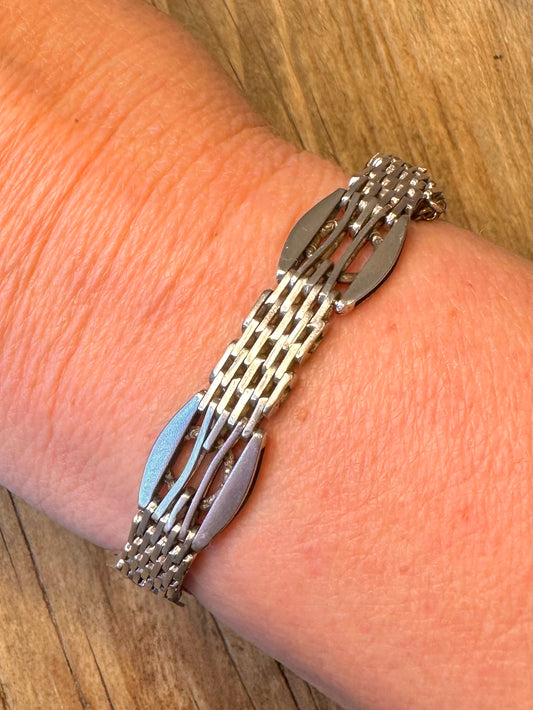 Unique Gated Decorative Link with Safety Chain 800 Silver 7.5 Bracelet