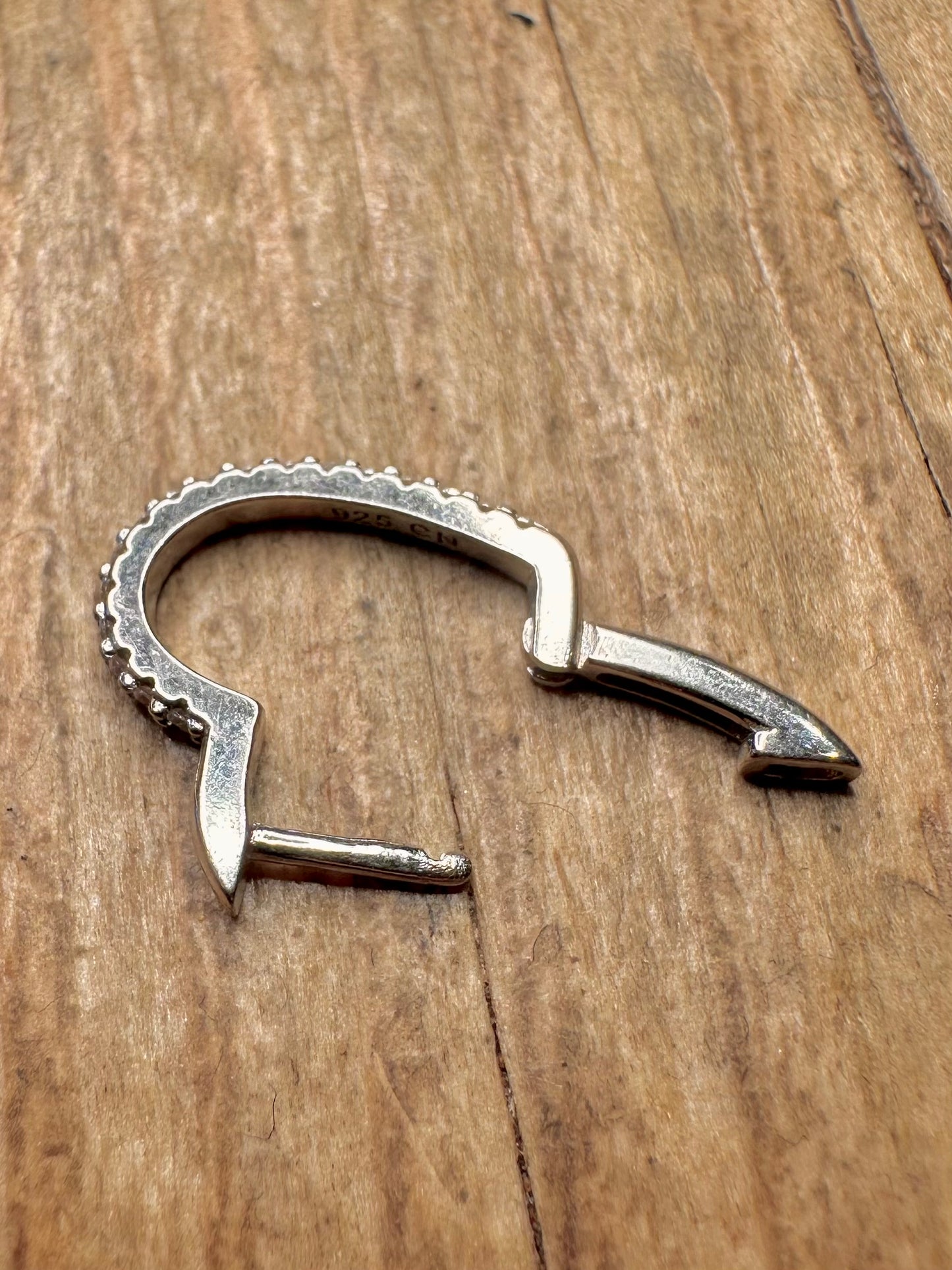 Moderne Herz-CZ-Stein-Ohrringe, 925er Sterlingsilber