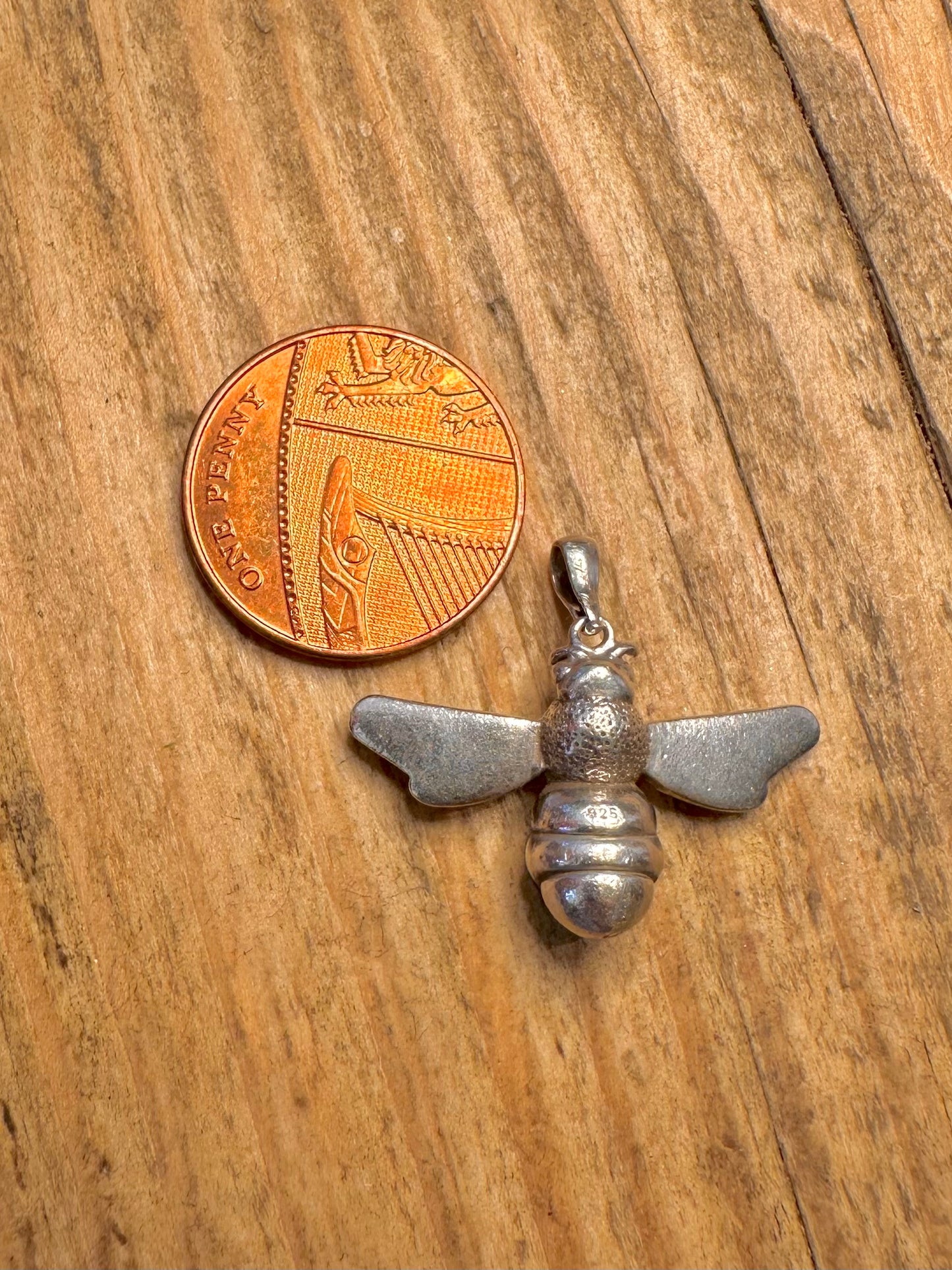 Hummel-Anhänger aus 925er Sterlingsilber